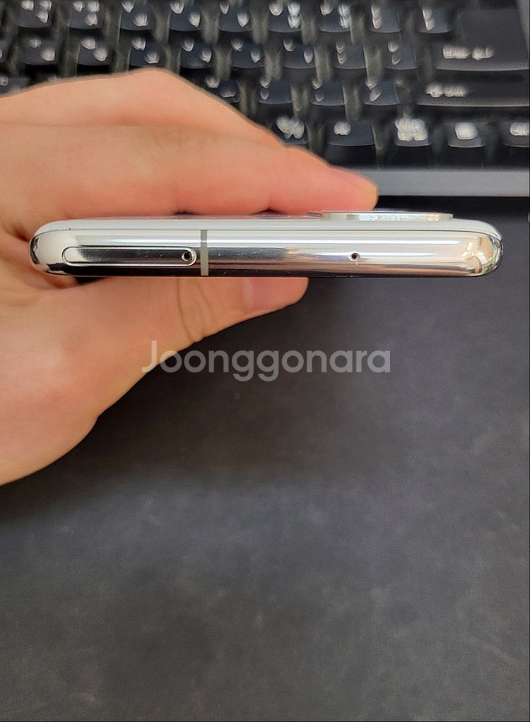 갤럭시S20플러스 화이트 256GB 무잔상 상태좋은 중고20만팝니다.--6